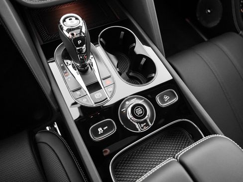 New 2026 Bentley Bentayga AWD/4WD image 22