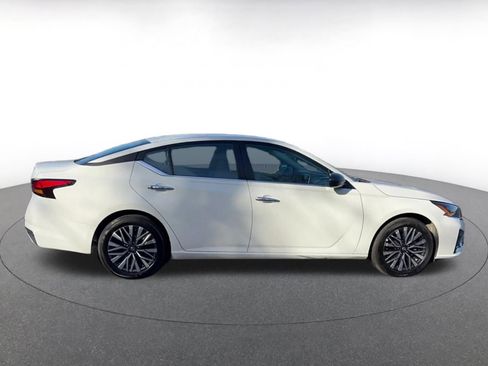 Used 2025 Nissan Altima 2.5 SV image 15