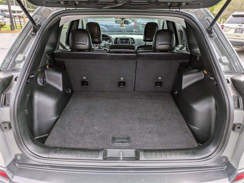 Used 2019 Jeep Cherokee Latitude Plus w/ Cold Weather Group image 12