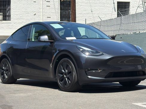 Used 2024 Tesla Model Y Long Range AWD/4WD image 7