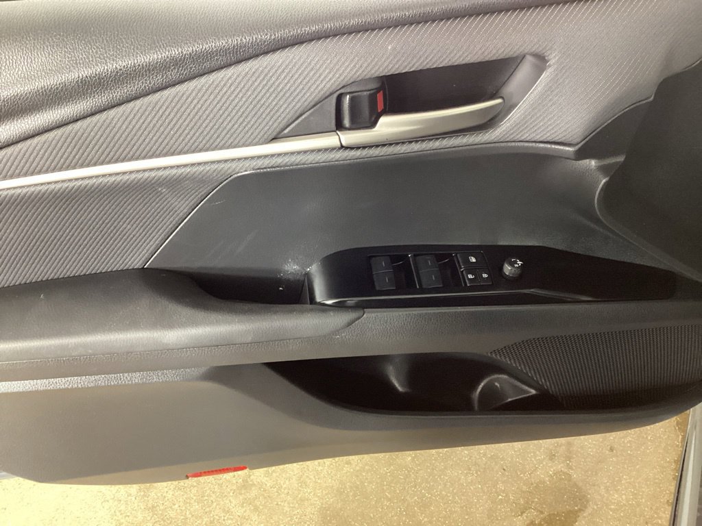 Used 2025 Toyota Camry SE w/ Convenience Package FWD image 11