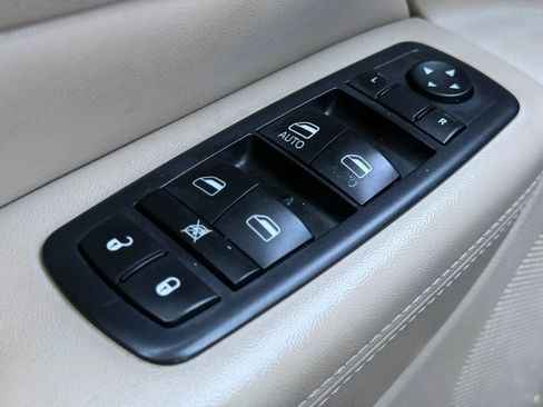 Used 2013 Jeep Grand Cherokee Limited image 24