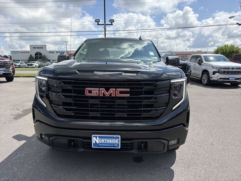 Used 2025 GMC Sierra 1500 Elevation AWD/4WD image 2