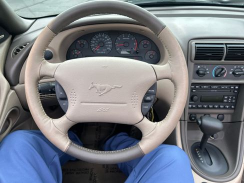 Used 2003 Ford Mustang Convertible RWD image 19