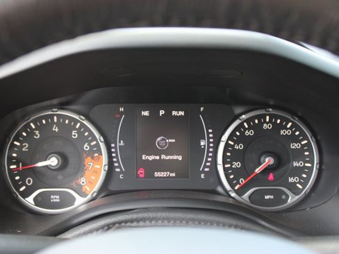Used 2018 Jeep Renegade Latitude w/ Cold Weather Group AWD/4WD image 18