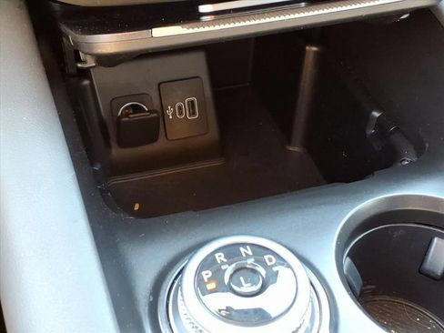 Used 2025 Ford Explorer Active RWD image 28