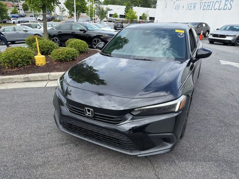 Used 2023 Honda Civic Sport image 4