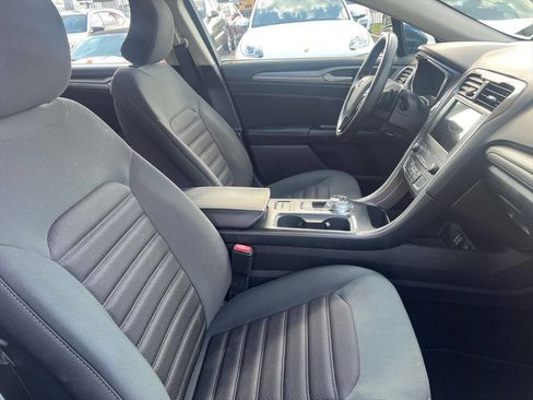 Used 2019 Ford Fusion SE image 8