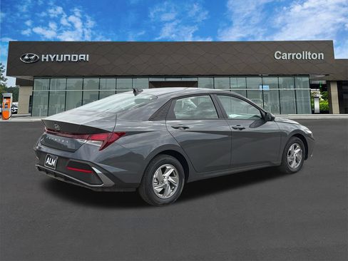 New 2026 Hyundai Elantra SE FWD image 6