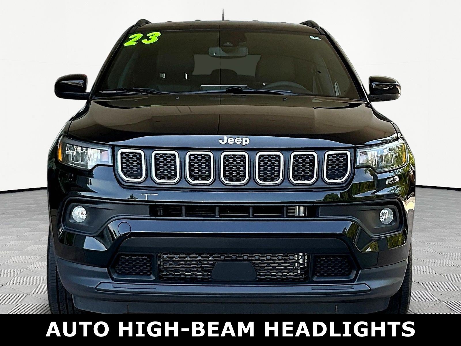 Used 2023 Jeep Compass Latitude AWD/4WD image 2