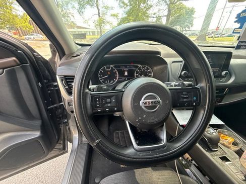Used 2021 Nissan Rogue SV FWD image 12