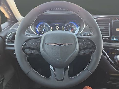New 2026 Chrysler Pacifica Select w/ S Appearance Package image 15