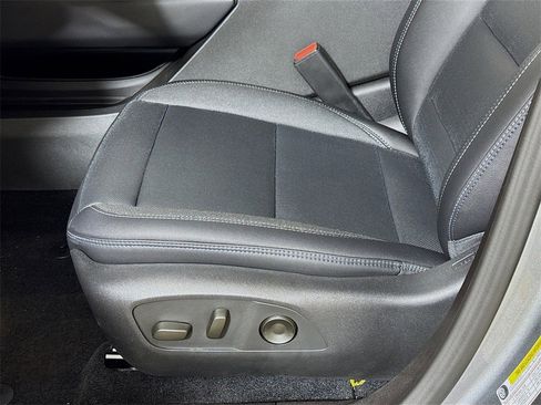 New 2025 Chevrolet Equinox EV LT image 17