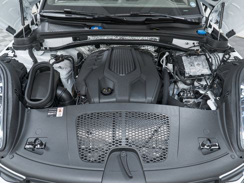 New 2026 Porsche Macan AWD/4WD image 12