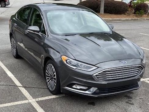 Used 2017 Ford Fusion SE w/ Equipment Group 202A AWD/4WD image 2