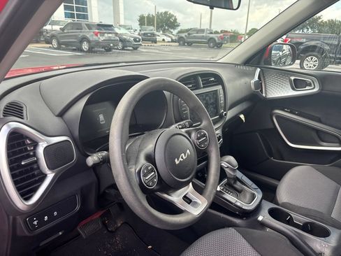Used 2025 Kia Soul LX FWD image 8