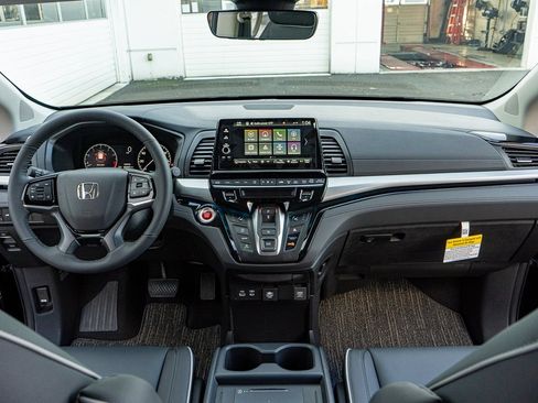 New 2026 Honda Odyssey Touring image 18