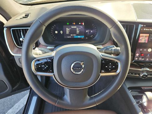 Used 2023 Volvo XC60 B5 Plus w/ Climate Package AWD/4WD image 19