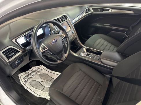 Used 2019 Ford Fusion SE FWD image 7