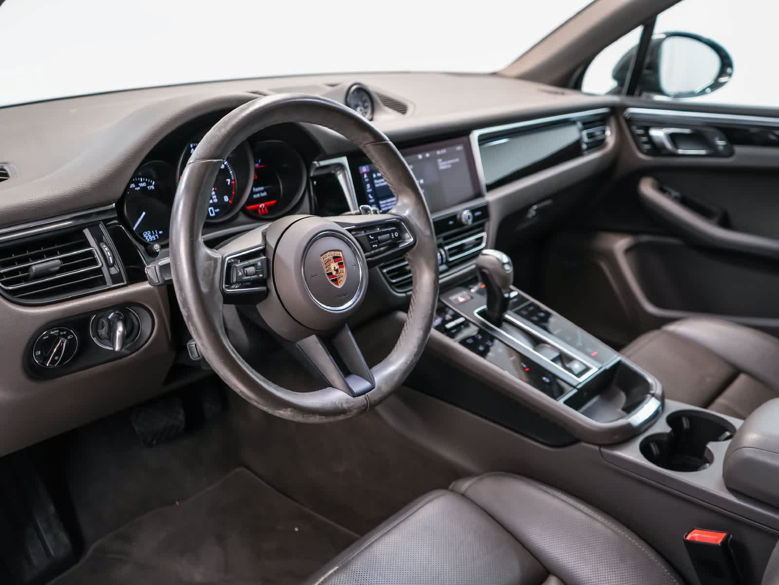 Certified 2024 Porsche Macan AWD/4WD image 4