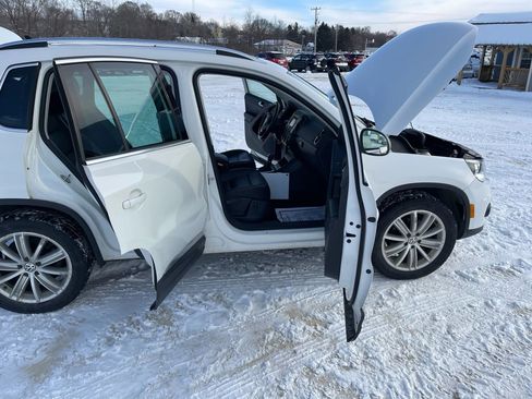 Used 2013 Volkswagen Tiguan SE image 12