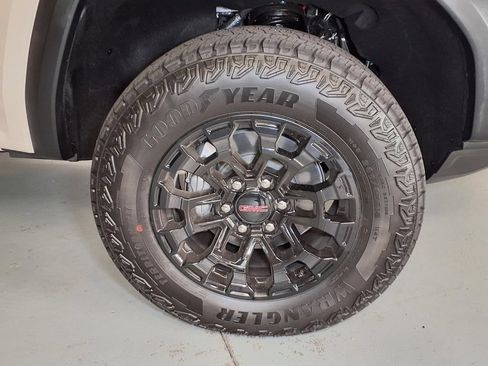 New 2026 GMC Canyon Elevation w/ Convenience Package AWD/4WD image 4