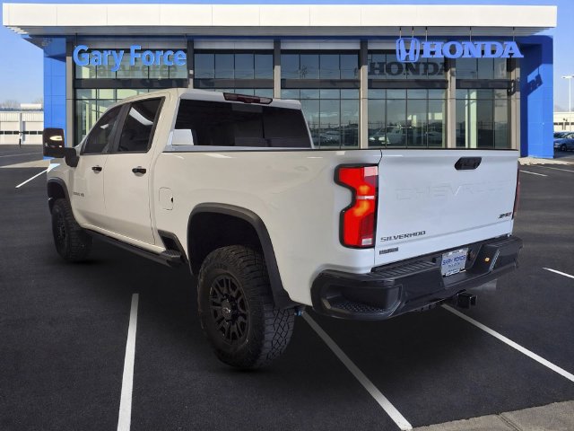 Used 2024 Chevrolet Silverado 2500 ZR2 w/ Technology Package AWD/4WD image 3