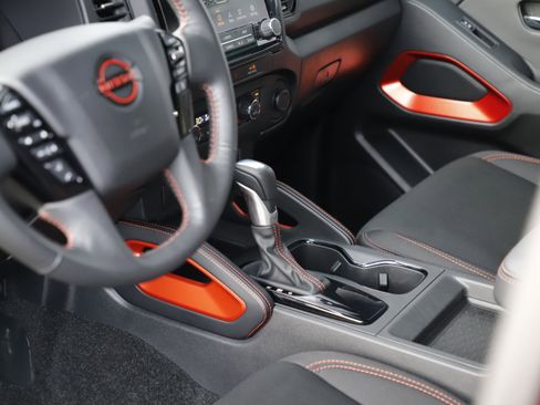 Used 2024 Nissan Frontier PRO-4X w/ Technology Package image 20