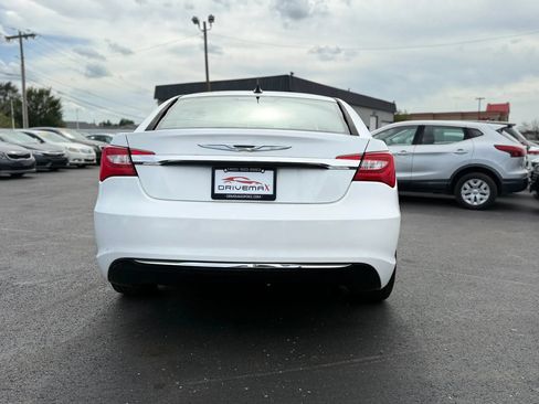 Used 2013 Chrysler 200 Touring FWD image 4