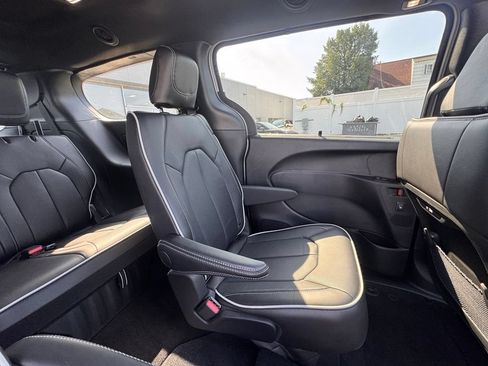 Used 2026 Chrysler Pacifica Limited w/ S Appearance Package AWD/4WD image 24