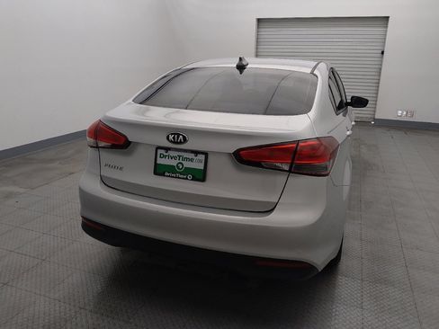 Used 2017 Kia Forte LX image 7