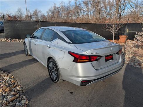 Used 2024 Nissan Altima 2.5 SV image 3