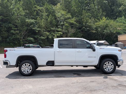 Used 2024 Chevrolet Silverado 2500 LT AWD/4WD image 10