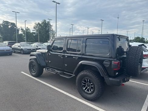 Used 2025 Jeep Wrangler Unlimited Rubicon AWD/4WD image 4