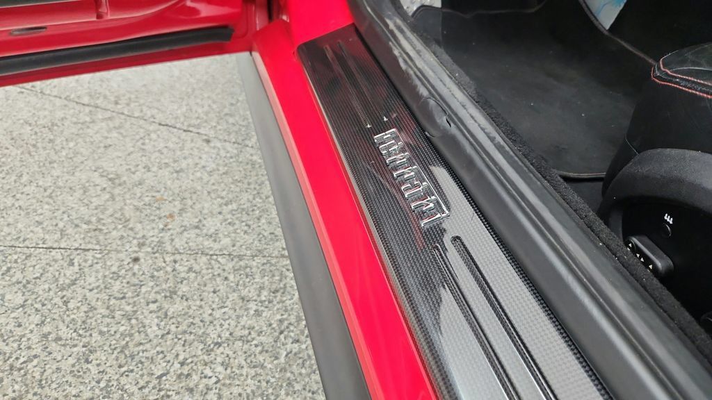 Used 2018 Ferrari 812 Superfast RWD image 27