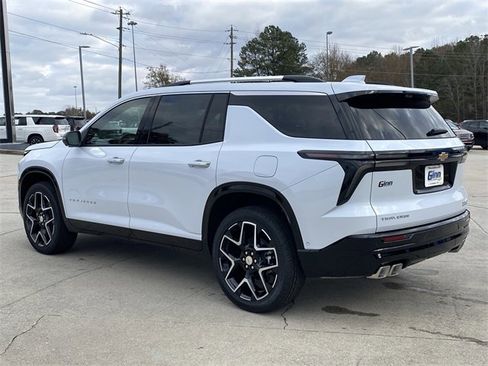 New 2026 Chevrolet Traverse High Country w/ LPO, Floor Liner Package image 3