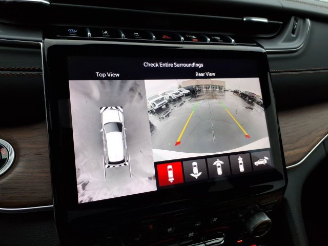 Used 2023 Jeep Grand Cherokee Summit w/ Advanced Protech Group IV AWD/4WD image 32
