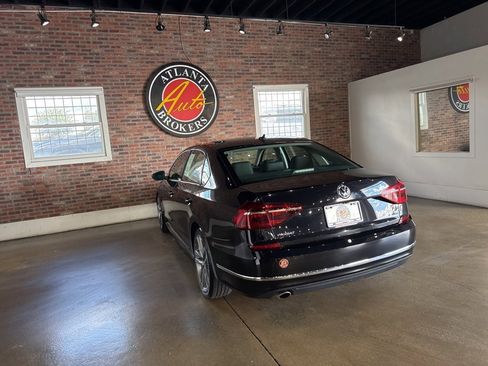Used 2018 Volkswagen Passat 2.0T R-Line image 17