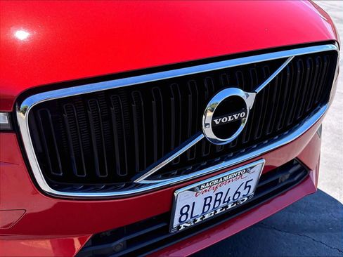 Used 2019 Volvo XC60 T5 Momentum w/ Multimedia Package AWD/4WD image 33