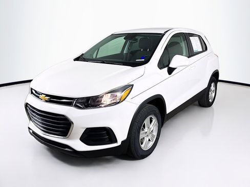 Used 2022 Chevrolet Trax LS w/ Tint and Cruise Package image 4