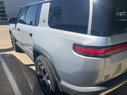 Used 2025 Rivian R1S Adventure image 3