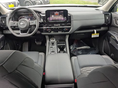 New 2025 Nissan Pathfinder SV image 14