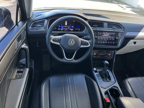 Certified 2022 Volkswagen Tiguan SE w/ Panoramic Sunroof Package image 7