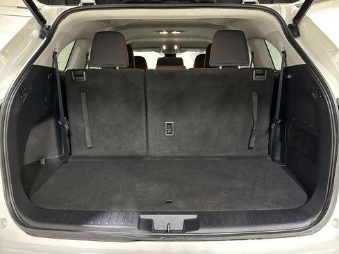 Used 2021 Toyota Highlander LE FWD image 24