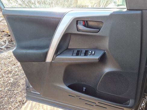 Used 2017 Toyota RAV4 LE image 19