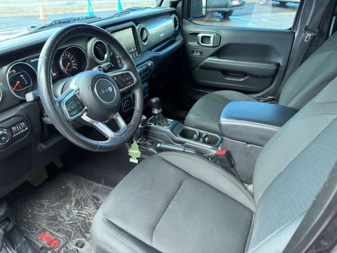 Used 2019 Jeep Wrangler Unlimited Sahara image 8
