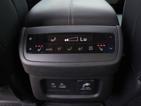 Used 2024 Nissan Pathfinder Platinum image 24