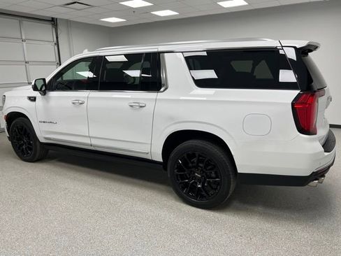 Used 2022 GMC Yukon XL Denali image 7