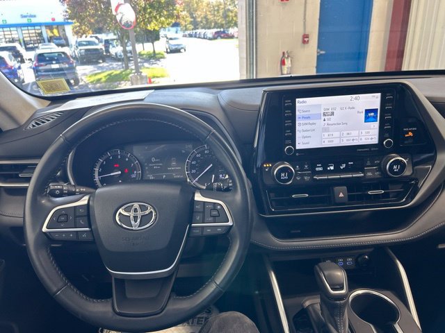 Used 2022 Toyota Highlander XLE AWD/4WD image 31