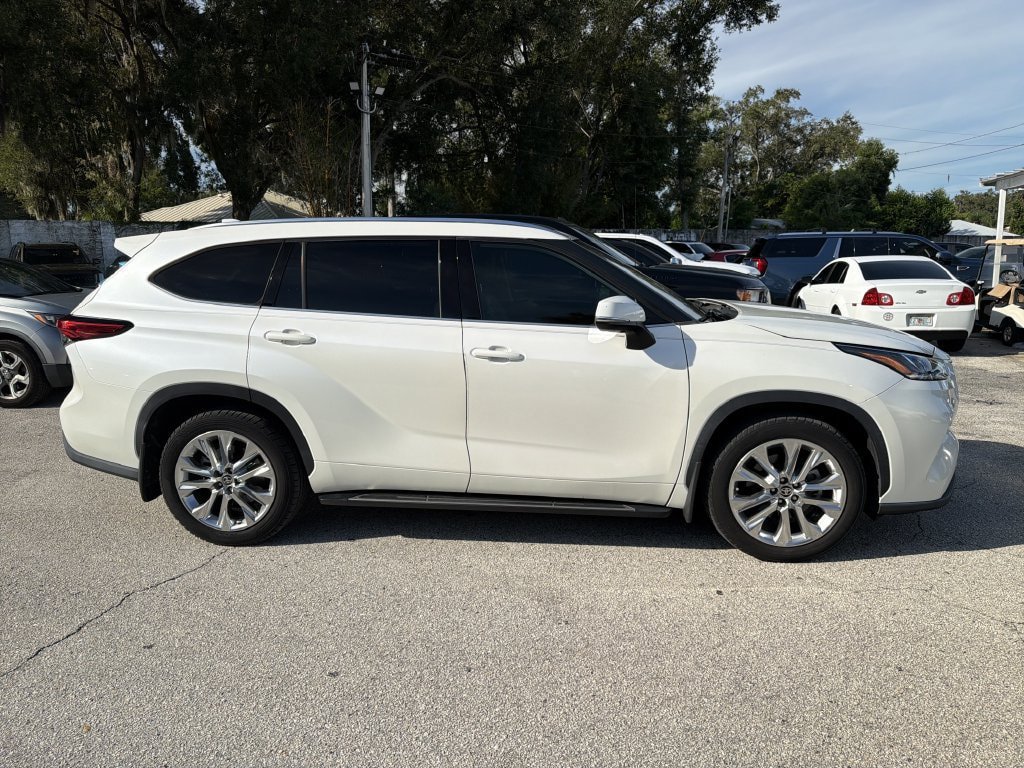 Used 2021 Toyota Highlander Limited AWD/4WD image 2